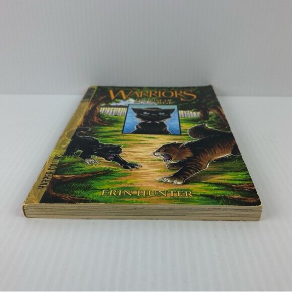 Warriors The Rise of Scourge Manga Book by Erin Hunter - Picture 5 of 12
